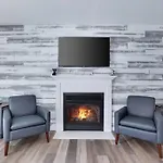 Cozy Poconos Retreat Hot Tub, Game Room And Igloo