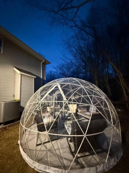 Cozy Poconos Retreat Hot Tub, Game And Igloo Holiday home *