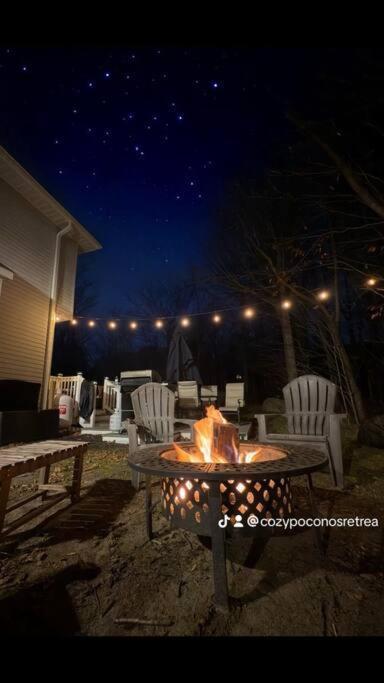 Holiday home Cozy Poconos Retreat Hot Tub, Game And Igloo Tobyhanna