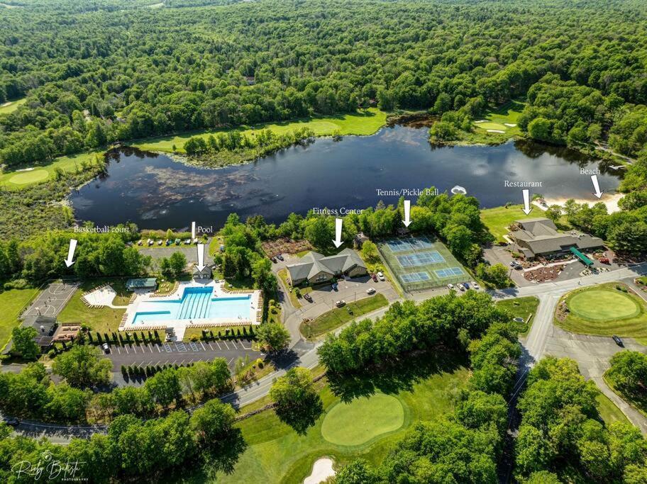 Cozy Poconos Retreat Hot Tub, Game And Igloo * Tobyhanna