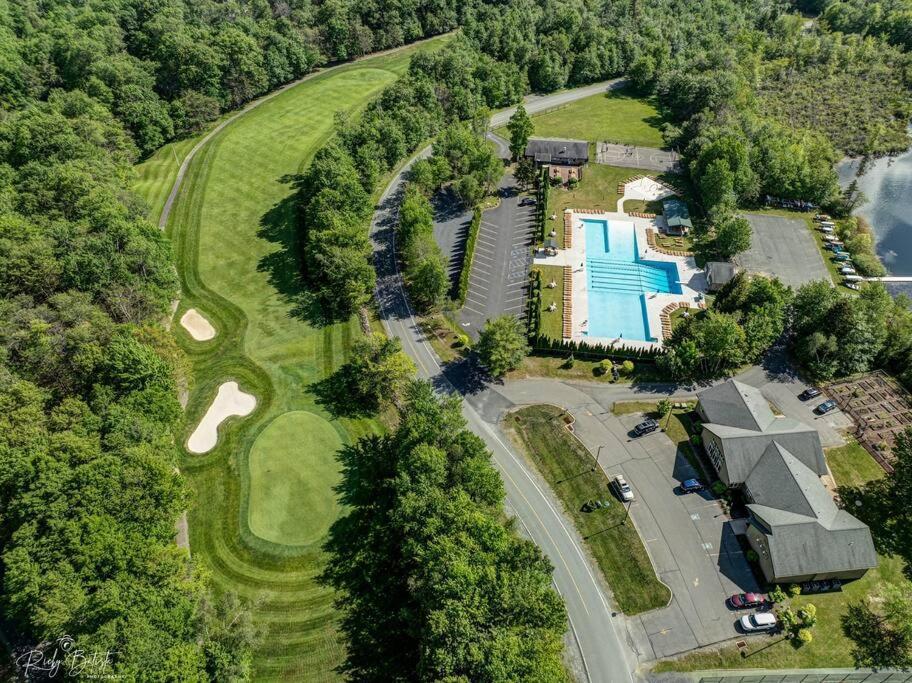 Holiday home Cozy Poconos Retreat Hot Tub, Game And Igloo Tobyhanna