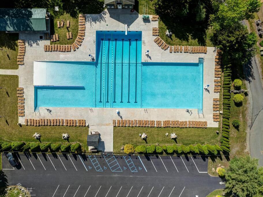 Cozy Poconos Retreat Hot Tub, Game And Igloo * Tobyhanna