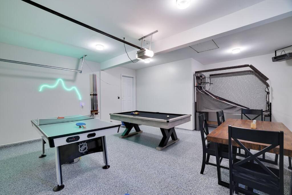 Cozy Poconos Retreat Hot Tub, Game And Igloo