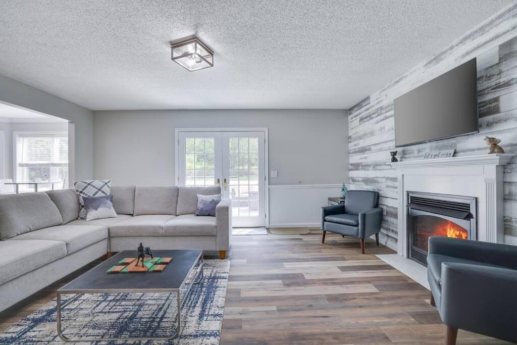 Cozy Poconos Retreat Hot Tub, Game And Igloo Tobyhanna