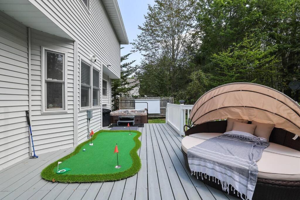 Cozy Poconos Retreat Hot Tub, Game And Igloo